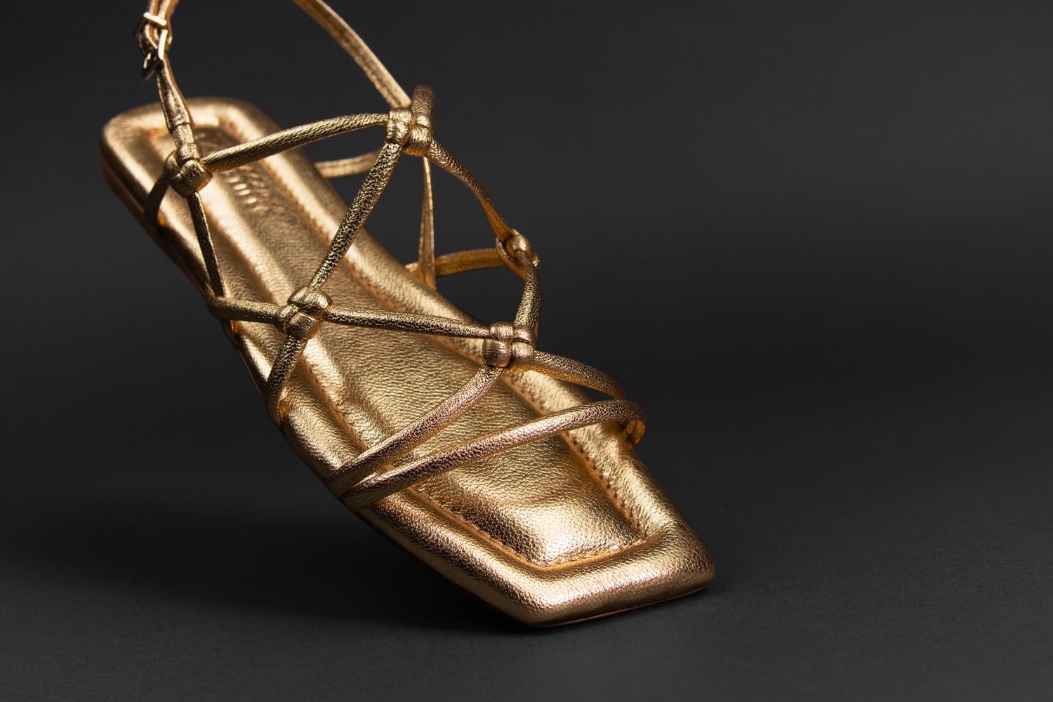 Camille Flat in Gold